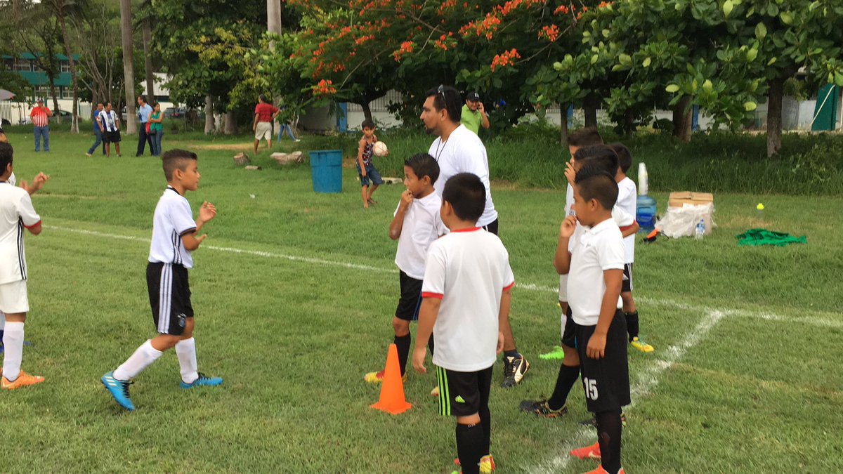 LIGAPREMIERCAMP's tweet photo. Concurrida la convocatoria para la integración de la selección 2007 y menores en las instalaciones de la Prep. Fed. Miguel Hidalgo https://t.co/yn8lWaUVfV