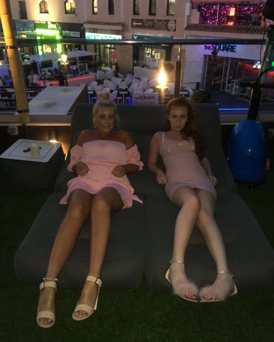 mhairimcmanus6's tweet photo. The most fabulous memories that will last forever #FamilyHoliday #murcia2017 #funnlaughter #cocktailsndancing ππΎβ€οΈ https://t.co/tZd6yjZs4p