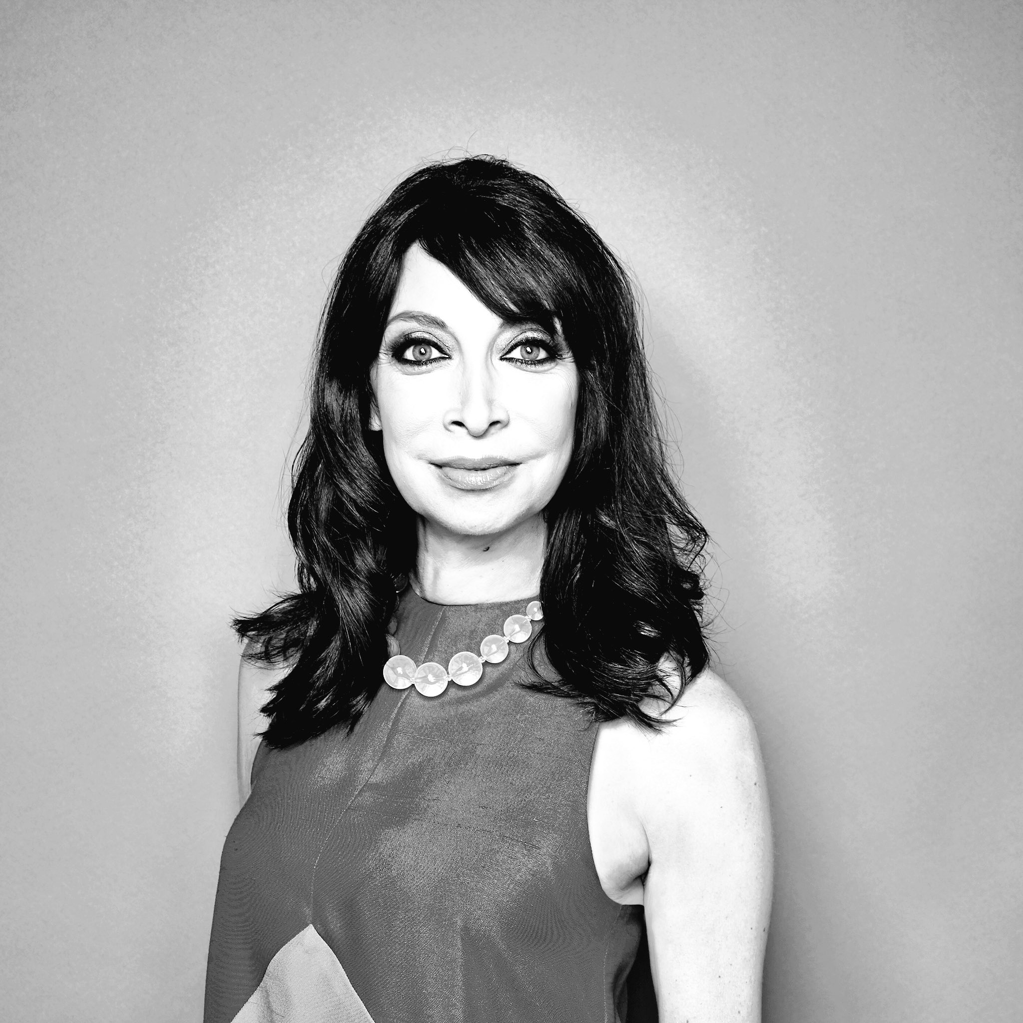 Team wishes a happy birthday to one of our fave people/guests, the talented Illeana Douglas! 