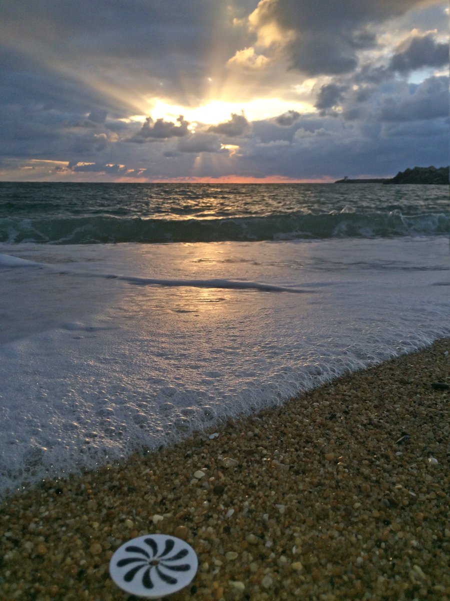 TonyPlant1962's tweet photo. #Biarritz no idea what these are #theplasticproject #sunset https://t.co/2NpsIzmzGJ