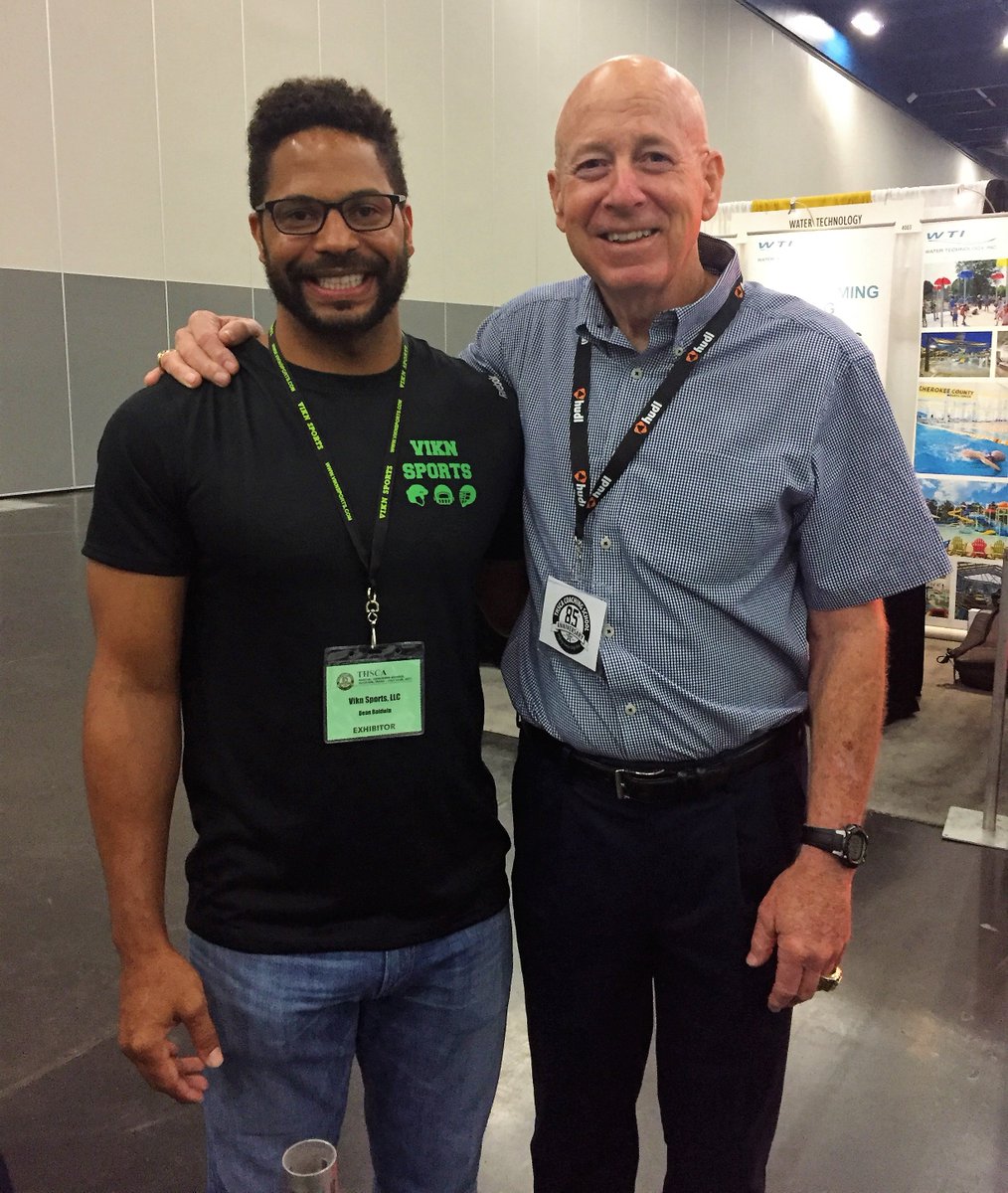 ViknSports's tweet photo. What a pleasure to meet the former head coach of Permian &amp; his wife which inspired the movie "Friday Night Lights!" @THSCAcoaches #THSCA2017 https://t.co/plcG3KgWFv