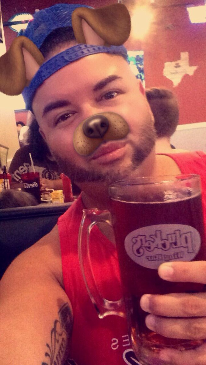 jrlaTX's tweet photo. Happy Anniversary Baby @Pluckers ππππΌπ₯π₯ #pluckers #wingking #beermebro https://t.co/Au51DJYzAn