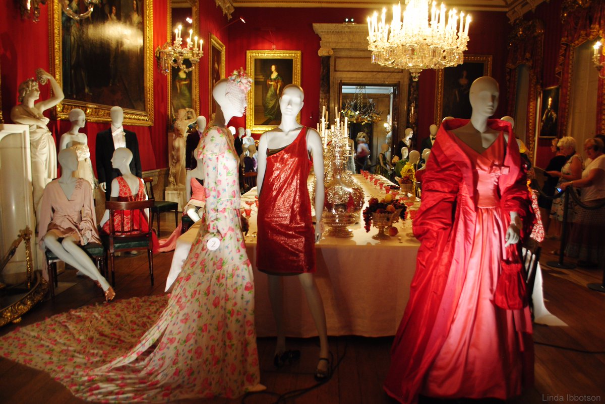 Fashionundstyle's tweet photo. RT @firstbluelucy: RT @LindaIbbotson: Spectacular! 'House Style' exhibition @ChatsworthHouse #Gucci #fashion #HamishBowles #ChatsworthHouseStyle #Dior #PatrickKinmonth https://t.co/LdtDK8dJnr