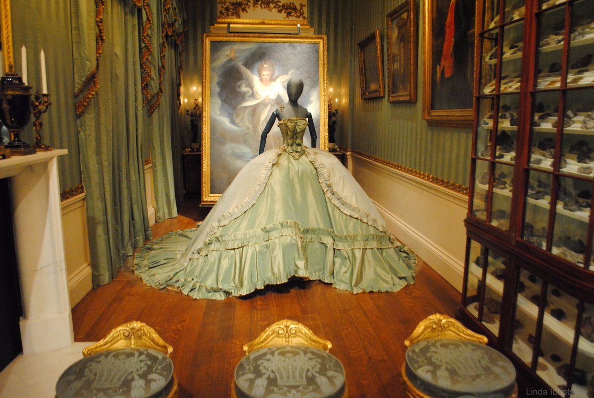 Fashionundstyle's tweet photo. RT @firstbluelucy: RT @LindaIbbotson: Spectacular! 'House Style' exhibition @ChatsworthHouse #Gucci #fashion #HamishBowles #ChatsworthHouseStyle #Dior #PatrickKinmonth https://t.co/LdtDK8dJnr