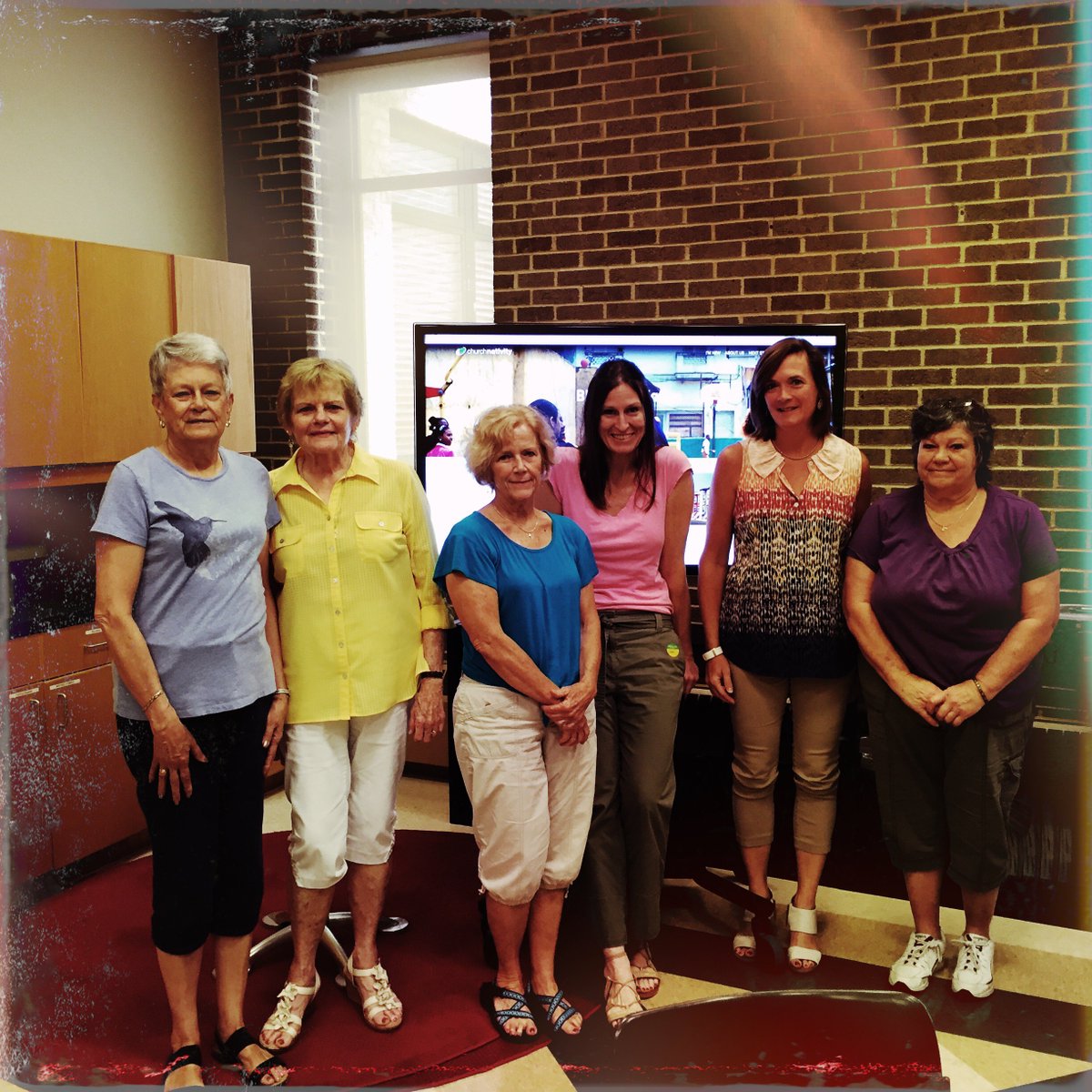 cn_smallgroups's tweet photo. #lifeisbetterconnected #summersmallgroups #faithgrowsinacircle #nativitysmallgroups Gathering for 6 weeks to learn more about @cn_missions https://t.co/dIKpAMW4VS