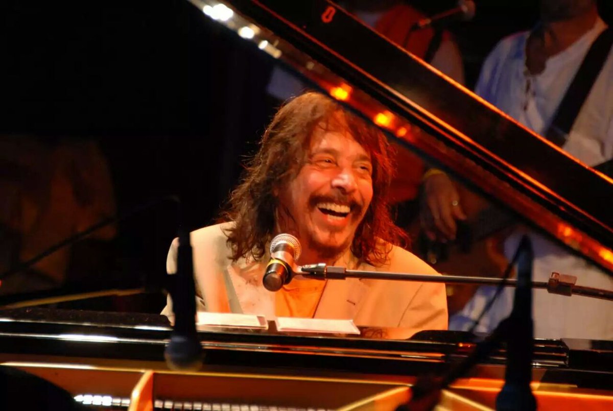 TO AQUI ASSISTINDO O DVD DO FOO FIGHTERS ENQUANTO A LAIVE DO <a href="/Th3D4rkness/">Potatek</a> NÃO COMEÇA