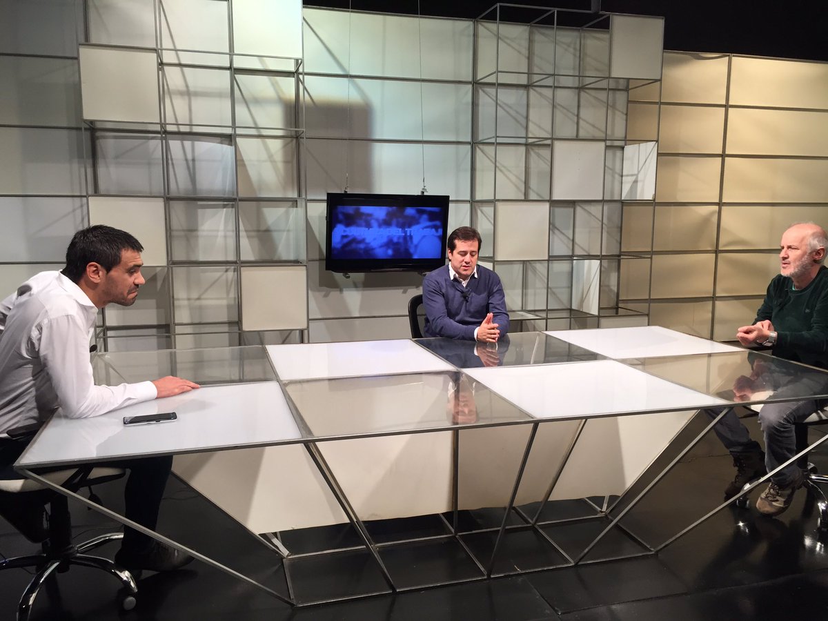 marianorecalde's tweet photo. En minutos, charlamos en vivo por @CanalMetro #UnidadCiudadana #AsíNoVamosBien https://t.co/zbzKPxylpE
