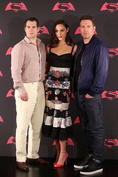 laneandkentnews's tweet photo. #DCEUTrinity @ #BatmanvSuperman Mexico City 🇲🇽Photocall + Premiere #HenryCavill @GalGadot @BenAffleck https://t.co/LY9TWfFhQW