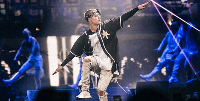 iHeartRadio's tweet photo. .@JustinBieber playing a sold out arena in Brooklyn to screaming fans is one of our favorite #PurposeTourMemories https://t.co/BvrXvL6Iih https://t.co/7mpICbsLuR