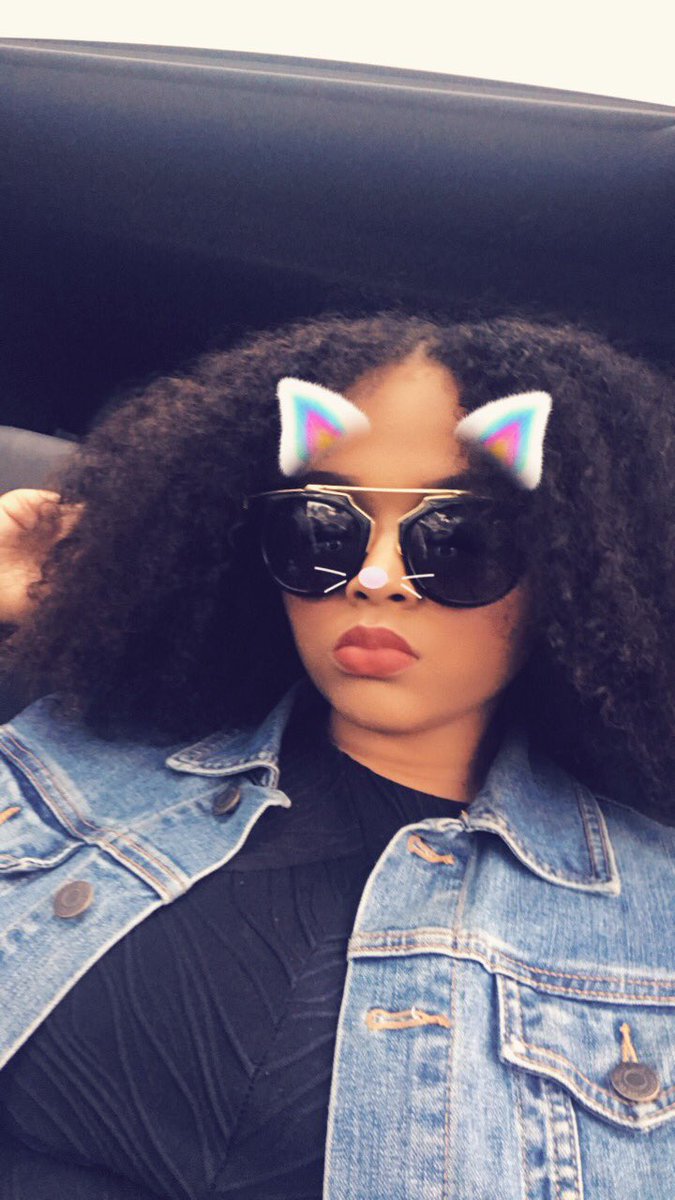 OxyS0ul's tweet photo. Giving you rappers ex wife vibes today 😘 #RunThatCheck https://t.co/qeJZqMBscs