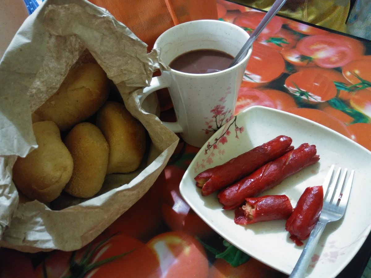 sijoypo's tweet photo. Breakfast. #Pandesal #Nestquick #Hotdog https://t.co/GZ3siovnws