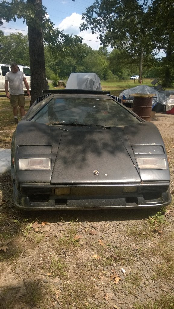 mandolinbeast's tweet photo. Finally got a couple of pics with one of my dream cars. #Lamborghini #Countach #supercar #lambo #ferrarikiller https://t.co/rs4opfkNTO