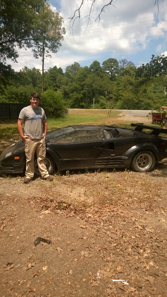 mandolinbeast's tweet photo. Finally got a couple of pics with one of my dream cars. #Lamborghini #Countach #supercar #lambo #ferrarikiller https://t.co/rs4opfkNTO