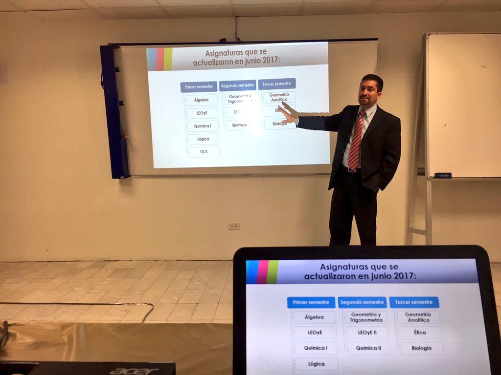 RomeroMenaFco's tweet photo. En Baja Californiana representando a la @ccecyte en el taller de Capacitación para Líderes para la Implementación del Nuevo Currículo en EMS https://t.co/PB7ZYR3fZ9