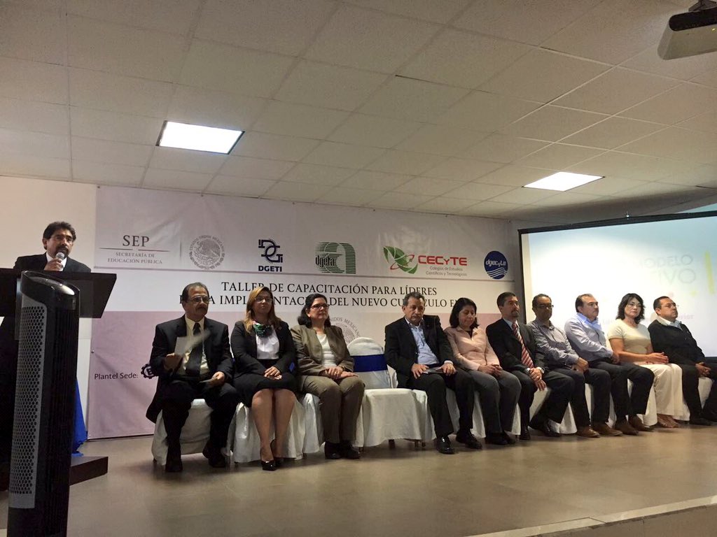 RomeroMenaFco's tweet photo. En Baja Californiana representando a la @ccecyte en el taller de Capacitación para Líderes para la Implementación del Nuevo Currículo en EMS https://t.co/PB7ZYR3fZ9