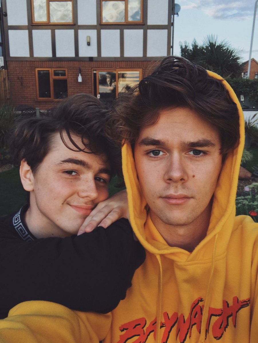 HarrisonWebb97's tweet photo. 🌝🌚 https://t.co/O40nI6HTiP