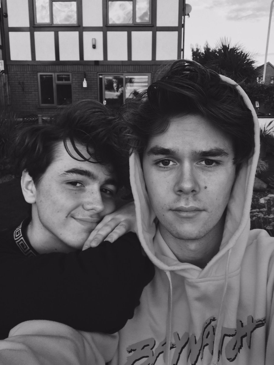 HarrisonWebb97's tweet photo. 🌝🌚 https://t.co/O40nI6HTiP