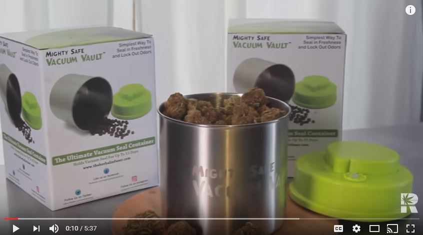 magacouplefl's tweet photo. Mighty Safe Vacuum Vault SAFELY STORE UR #STASH, #edibles #foodallergy #cannamoms #parentsforpot #cannabis #hightimes #dope #StayLifted #MMJ https://t.co/Voprz7716V