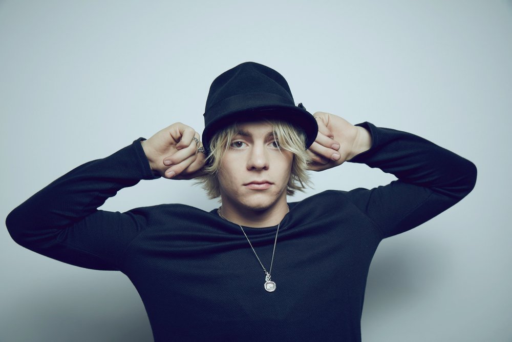 DailyRoss's tweet photo. [PHOTO] @rossR5 photographed by @ItsBrooklin #5 https://t.co/l8kSGEIbmz