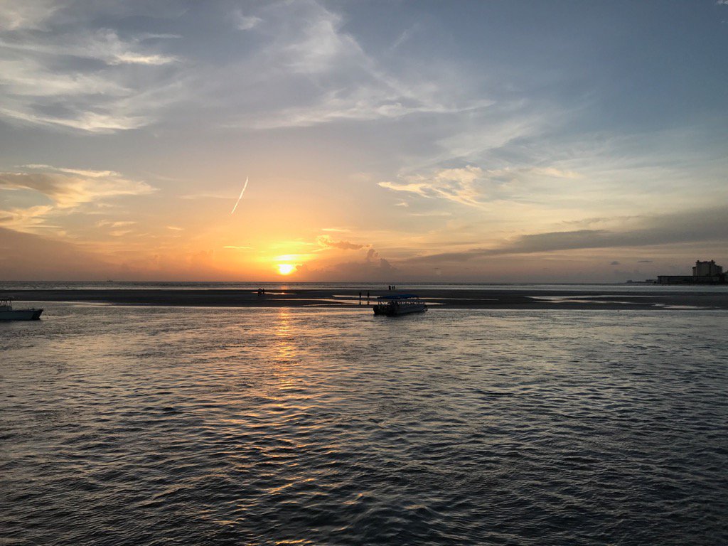 JeffMaess's tweet photo. A Siesta Key sunset #jamespov #jamesnomad https://t.co/CWwizqOhs4