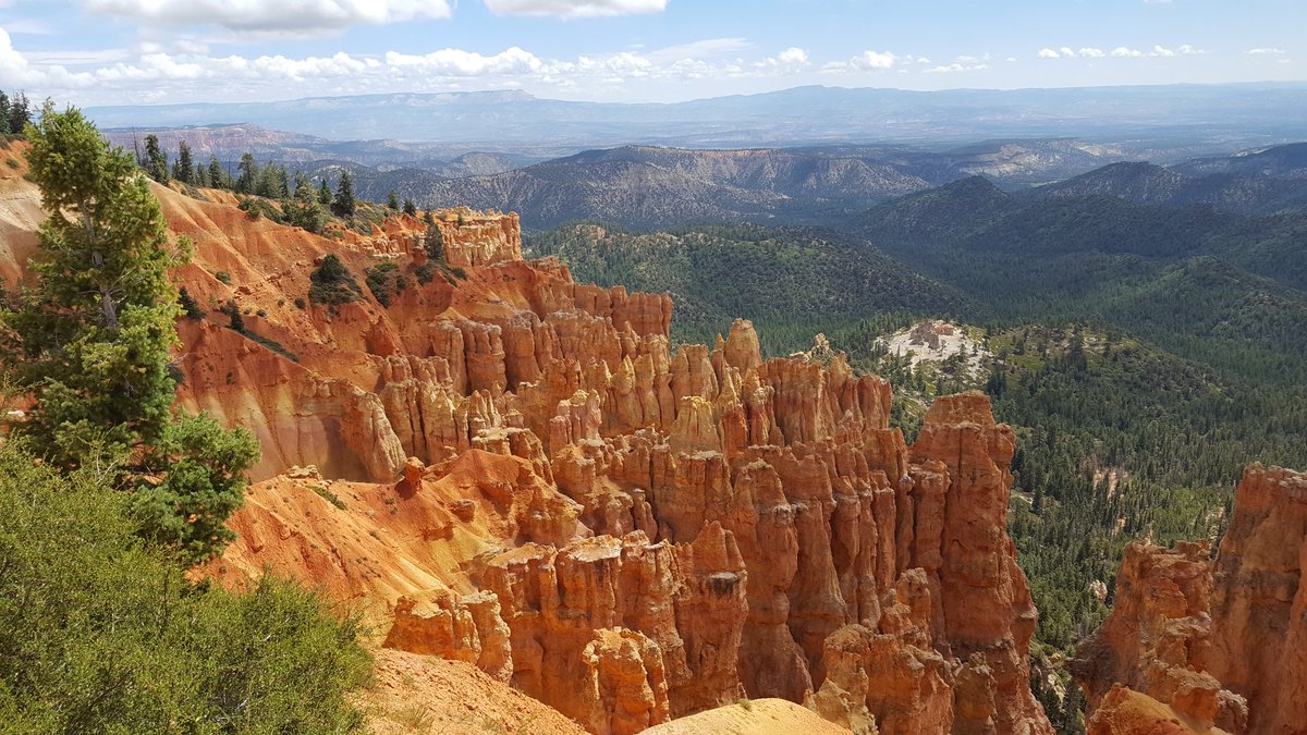fredury's tweet photo. @AltNatParkSer Just came back from Yellow Stone, Arches and Bryce Canyon.  All beautiful and a pleasure to visit.  The staff are all great.  Thank you. https://t.co/0fmULBrOIu