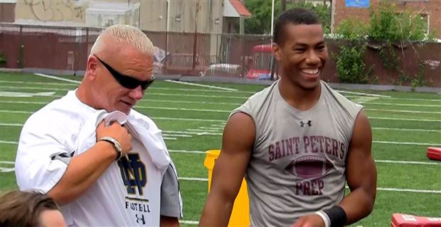 PeteSampson_'s tweet photo. Video: Shayne Simon goes 1-on-1 with @BrianDohnScout after committing to the Irish. Why Notre Dame? Simon explains.

https://t.co/TvpnBzj6vA https://t.co/WijXCFZcGq