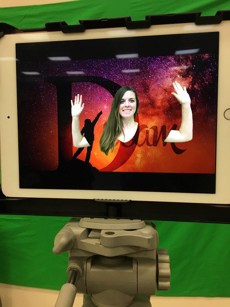 Chabizzle10's tweet photo. When you wear a green shirt to the green screen session 😂😂😂 #kti17 https://t.co/zAa1oKpMxO
