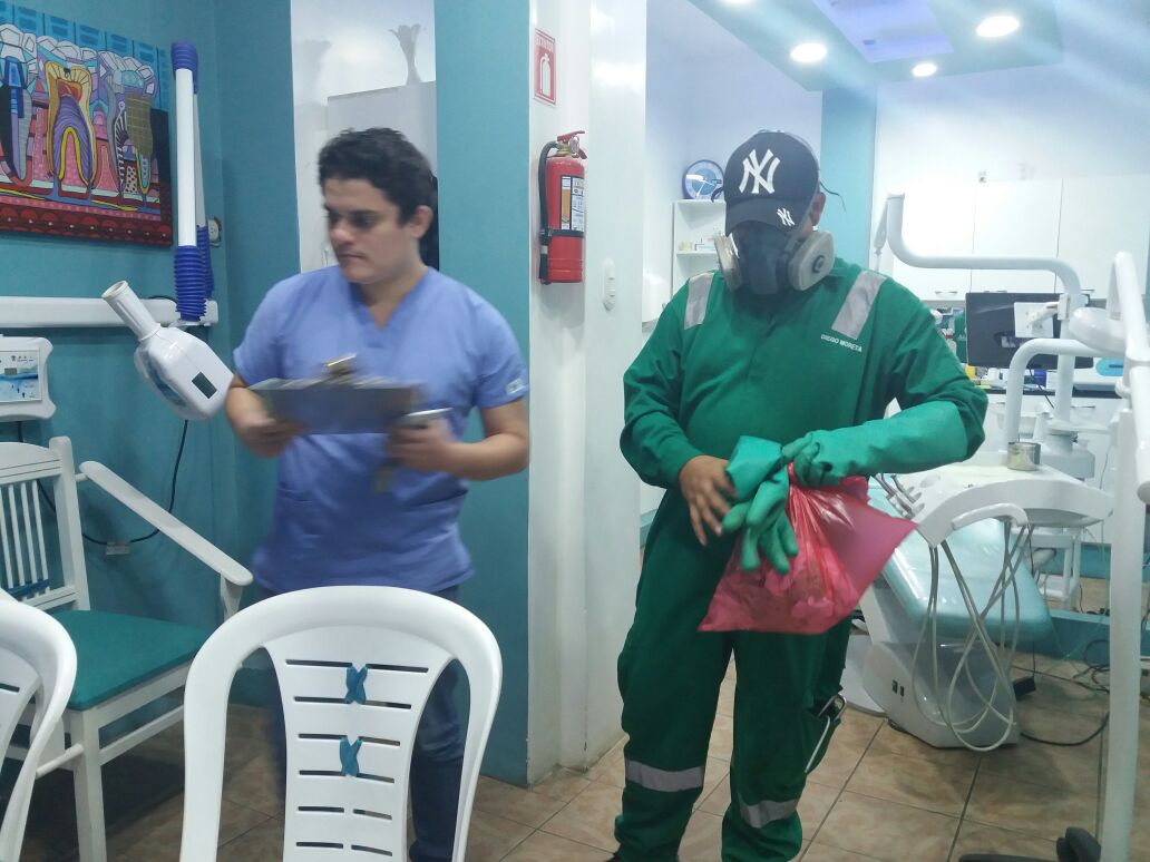 AGUAPASEP's tweet photo. Continúa gestión desechos sanitarios #Pasaje. Dental Márquez, Hosp. del Día Génesis y otros @municipiopasaje @maeeloro @RadioJubonesEP https://t.co/7Oz26Klp52