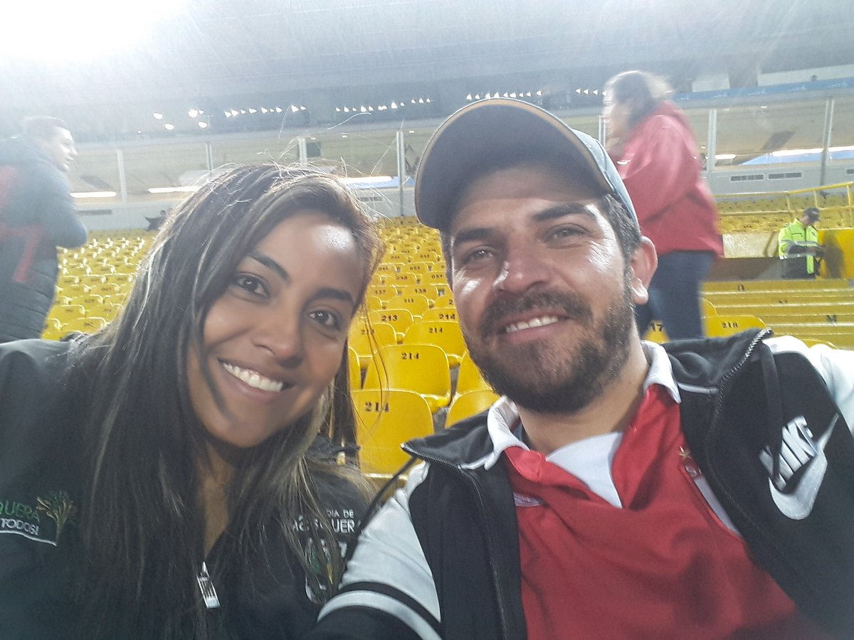 DALIADUENEZ's tweet photo. Alentando a Santafe gracias a @GentePelota por las boletas vs Fuerza Amarilla. Felices de haberlos conocido https://t.co/y0jU3eY5eX