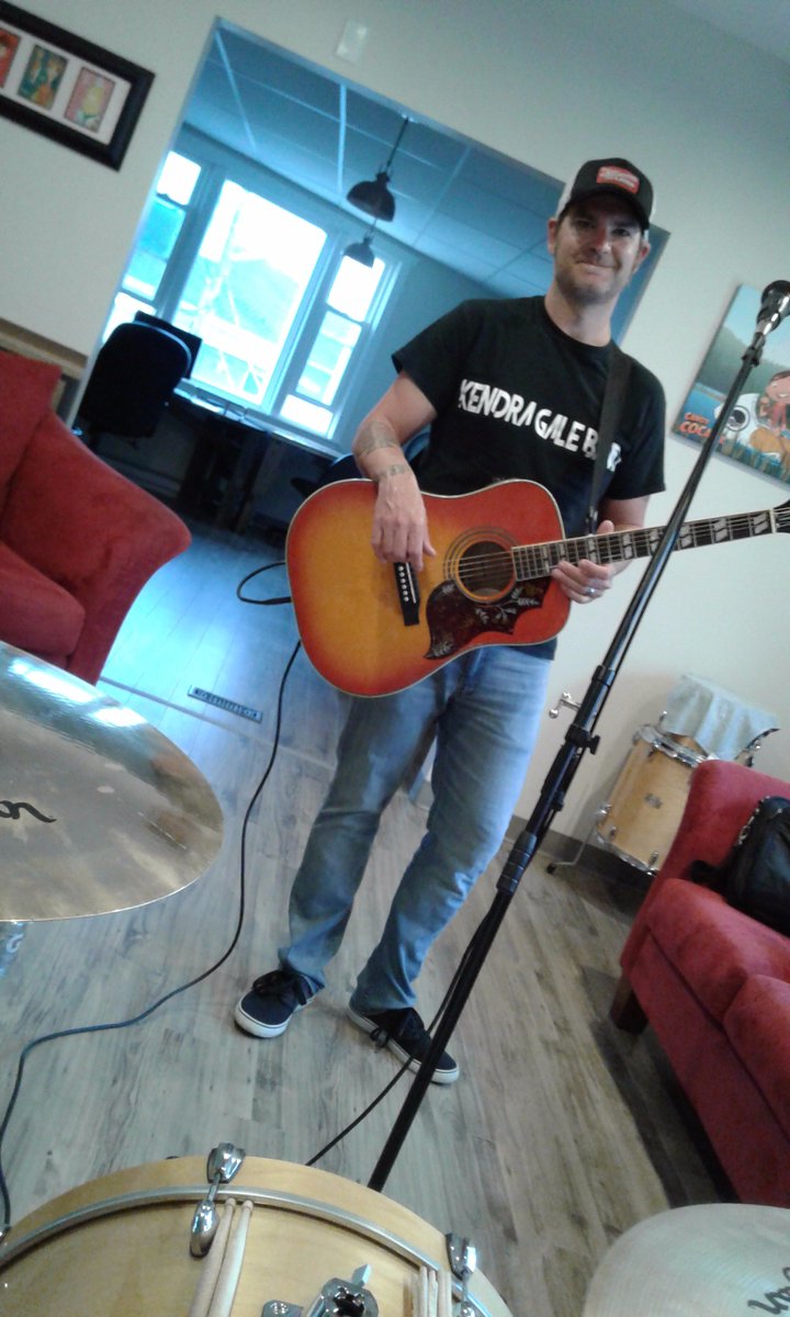 Rusty_Rake's tweet image. Buy band merch like this @kendramgale T-shirt (model not included).
#supportNBmusic