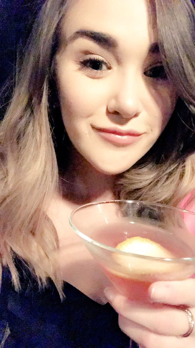 RootWeird's tweet photo. Cosmo Love 🍸 #CocktailCravings https://t.co/Fh4Xn76F3T