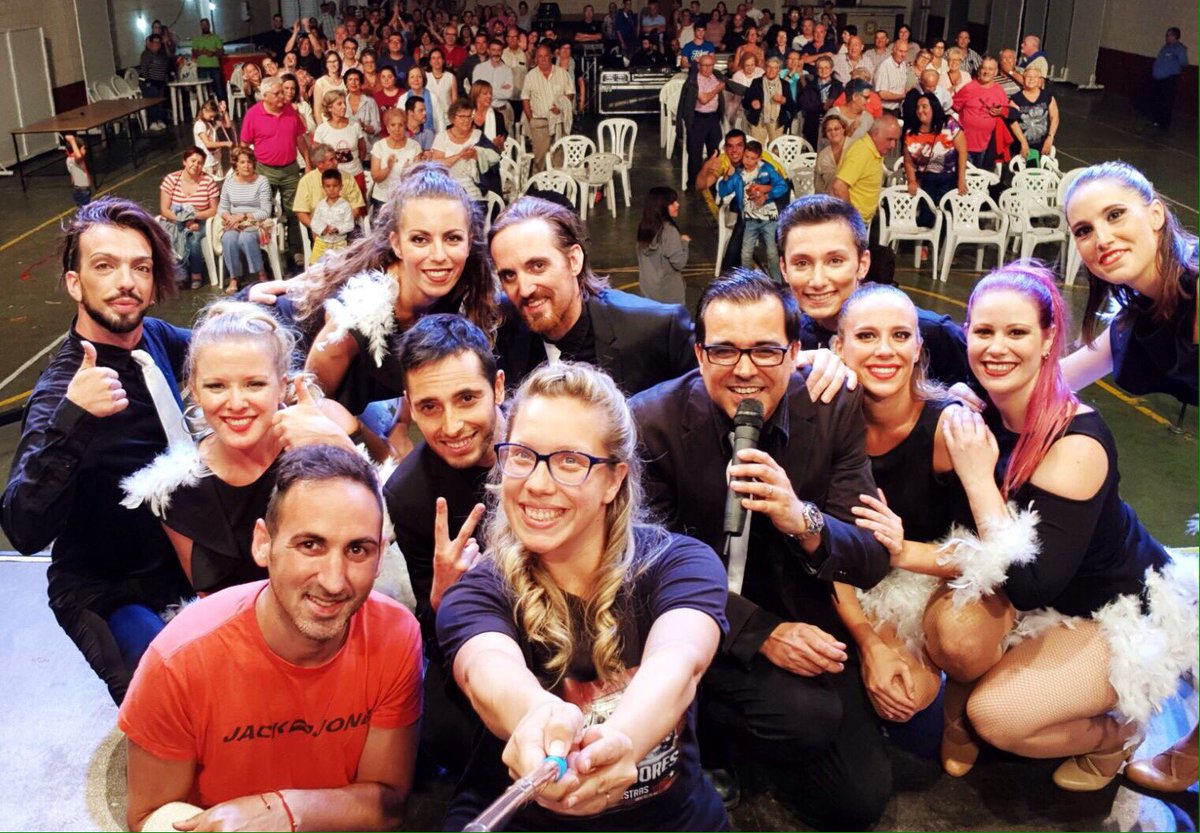 SSevillaMusical's tweet photo. ¡Gracias Rueda de Jalón! Nos hemos sentido como en casa, hasta pronto 🙌🏻🙌🏻🙌🏻 #Selfie #LosMejoresAñosDeNuestrasVidas 🎉💖 https://t.co/MUSNU8K2Sw