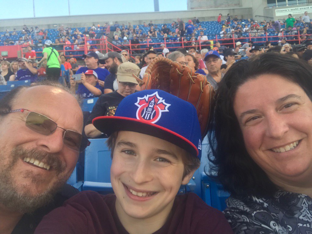 LouiseDeCal's tweet photo. @OttawaChampions #OTTASG17.   At the game, having a blast! https://t.co/JDPYU0evUI
