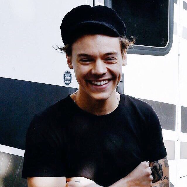 hsismybitch's tweet photo. You are the most purest human being and I hope you'll find the RESPECT and HAPPINESS you DESERVE to have🌹 #RespectHarry 

@Harry_Styles 🌹LY https://t.co/8lO8k81KGQ
