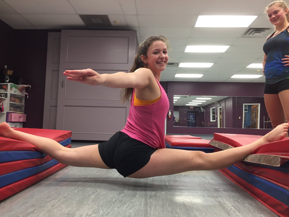 TDEdancers's tweet photo. our competition team getting FLEXIBLE!!! #thoseoversplitstho https://t.co/2OFksEcpkh