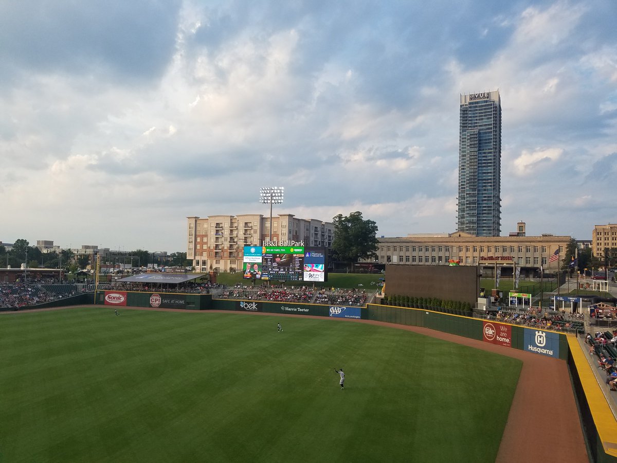 BeagleBrigadeGA's tweet photo. Beautiful night! Having a good time @KnightsBaseball with the @Corus360 #Charlotte Team! https://t.co/8SyrwQkuoV