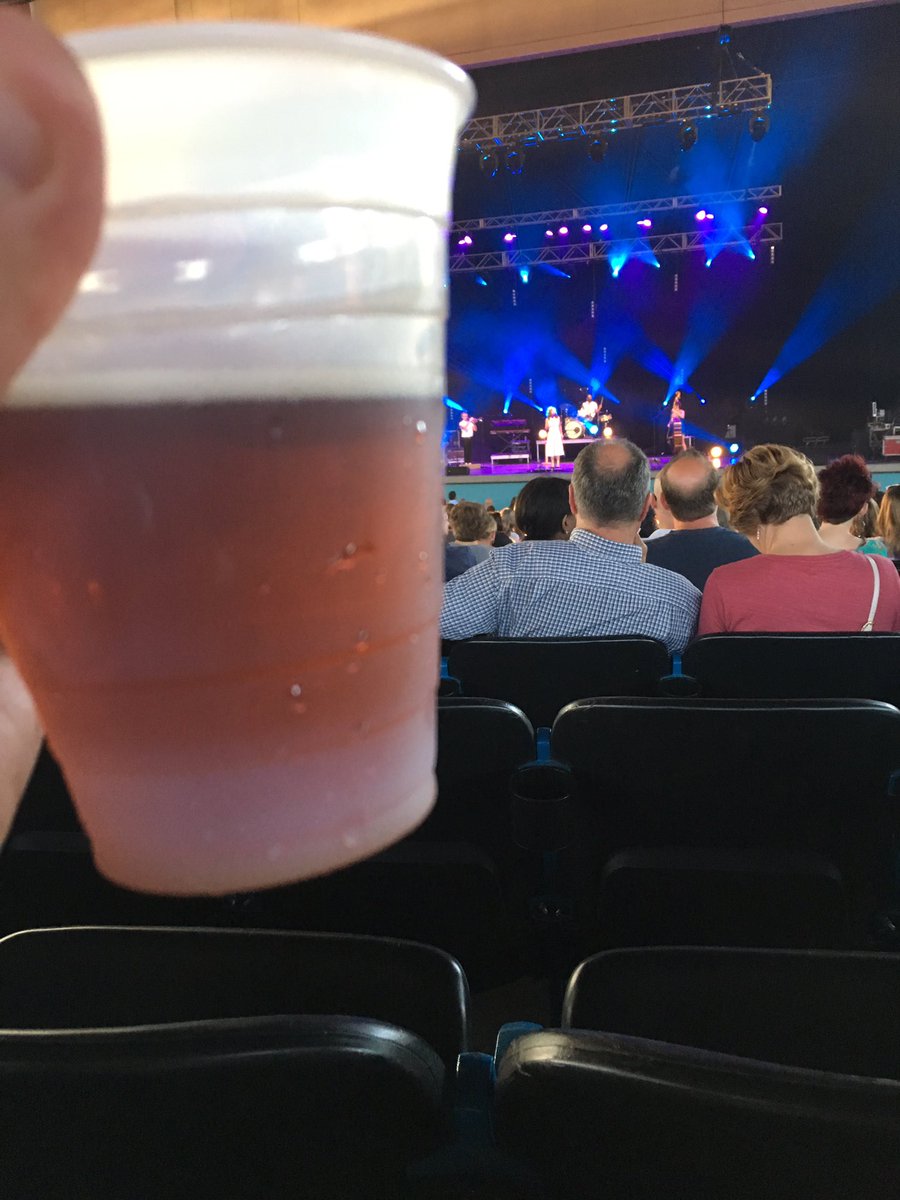 DogBerryBrewing's tweet photo. DogBerry crew and @lakestreetdive  &amp; @amoslee yeh... solid Tuesday!  @GLowery31 @MitchellWilhelm @theMeyerEmpire @GarlandGreen81 https://t.co/LwCTOJOo6h
