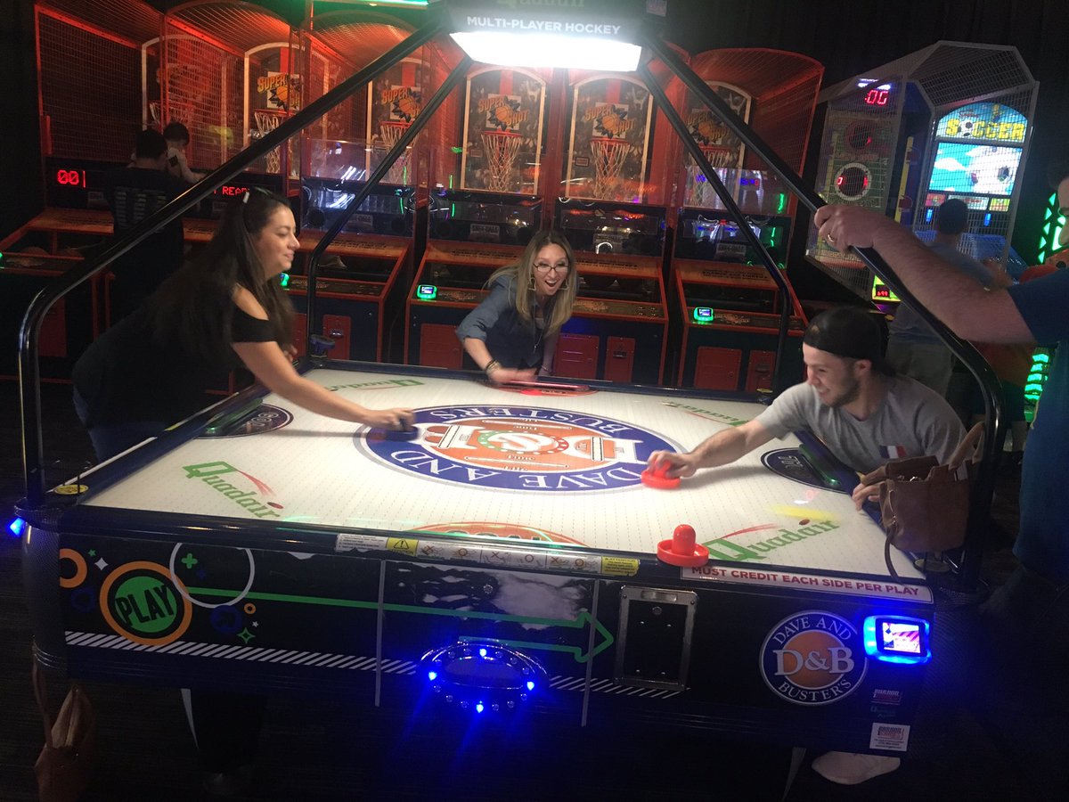 yofeesha's tweet photo. 🌶❤️Make work fun! Who won?! @gmwall027 @Chilis @ChilisJobs @joechiliman #trainerouting #chilisbayshore @DaveandBusters #chilislove #chilis https://t.co/MDg1dp9g7l