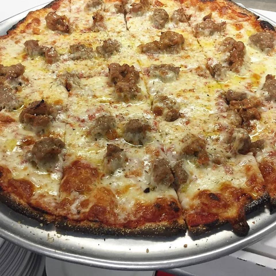 PizzaRockSac's tweet photo. Check out the crust on the Sam Giancana! #chicagocrackerthin #thincrust #crackerthincrust #incrustwetrust https://t.co/ChjlgudyPY