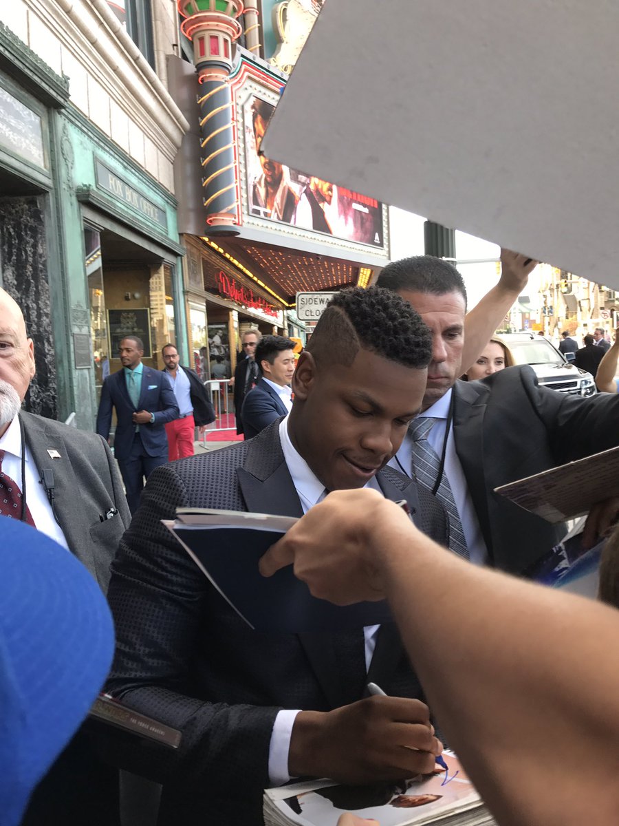 stephnk57's tweet photo. john boyega in the flesh? stunning. https://t.co/APyqoT4r7C