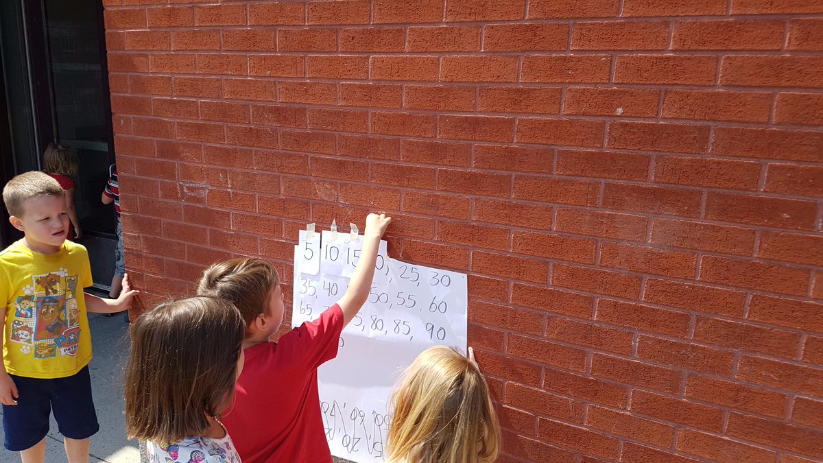 BoosterRCDSB's tweet photo. A beautiful day to take math outside @AJCharbonneauPS https://t.co/ll8Jc7sOc9