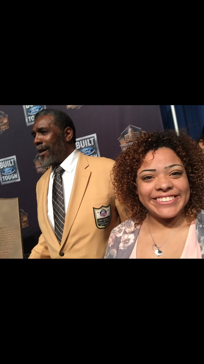 nakissiamoet's tweet photo. When your schools slogan comes from Mean Joe Greene and you got to meet him and take a picture! Go Mean Green ๐#getconnected2017 #UNTproud https://t.co/BjtWyAqDrj