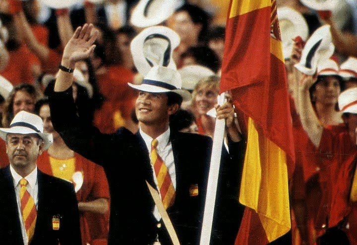 MAKINADORA's tweet photo. @laverdad_es @barcelona92tr @barcelona92rt @juegosolimpicos @JJOO @NotiOlimpicos @EspOlimpica @Olimpismo @JogosOlimpicos @Paralimpicos @espiriturio2016 Recordemos al entonces #PrincipedeAsturias a #Epi y a #AntonioRebollo encendiendo la flecha que encendería el #pebetero. #Barcelona92 🏆🏅 https://t.co/d4yogME28Q
