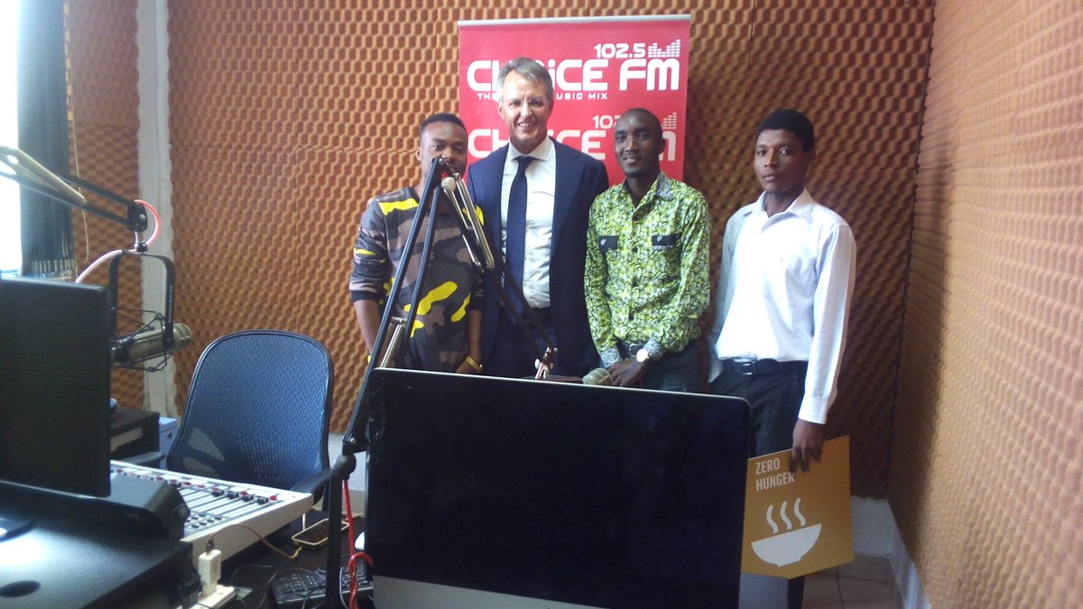 WFP_Tanzania's tweet photo. Michael Dunford, @WFP #Tanzania Country Representative greeting radio presenters of #ChoiceInTheMorning @CloudsMediaLive https://t.co/a6KlCGi8Hg