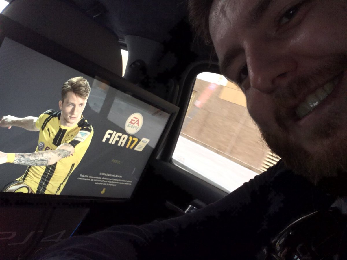 Bob_TheFox's tweet photo. Playing #ridewithPS4 @CareemUAE @PlayStation_ME https://t.co/6KB5N0PdQf