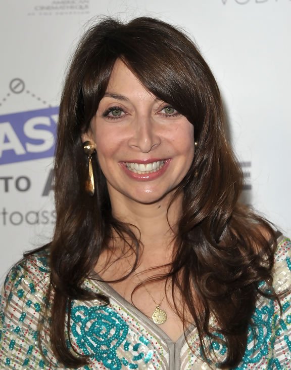 Happy Birthday Illeana Douglas 