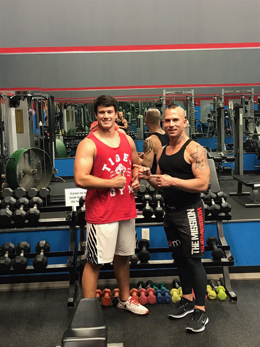 CodePinkHouston's tweet photo. 📣Mr. Garrett Madison getting ready for opening day Katy high school💨🏈2017 #KatyHigh schoolFootball #GarrettMadison #PersonalTrainerPaulMoran https://t.co/R9XIeaWCmO