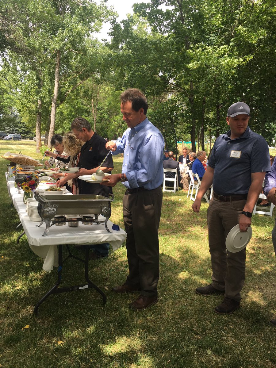 marcyella76's tweet photo. It's not everyday when your students get a chance to chance to cook for the governor of #Montana. https://t.co/YWS9lxt4RH