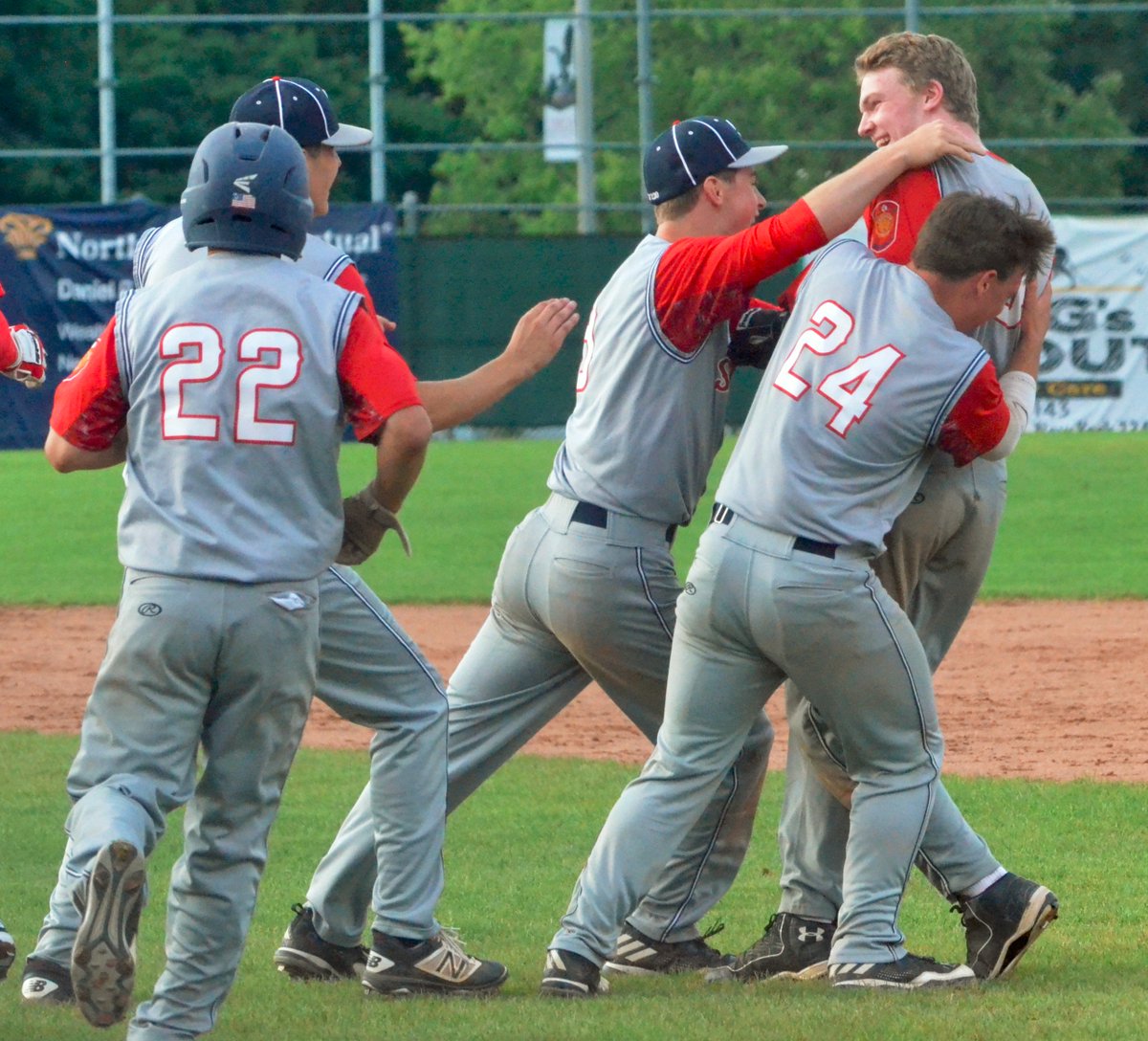 OneidaSports's tweet photo. #LegionBaseball: Moffett's walkoff single gives @SLegbaseball state playoff win over Binghamton Post.
https://t.co/Qw6Gd9Hhrc https://t.co/rZfAGDqxQH
