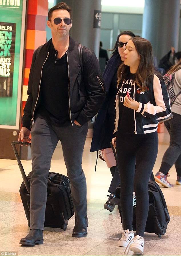 bestofjackman's tweet photo. hugh arriving in sydney today https://t.co/KuGPgKhQHv